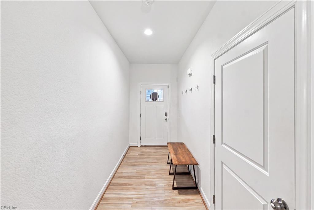 2556 Fieldsway Dr Property Photo 4