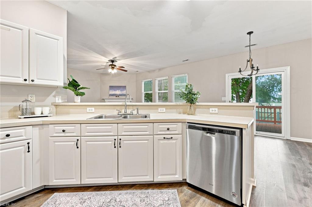 1901 Somersby Ln Property Photo 9