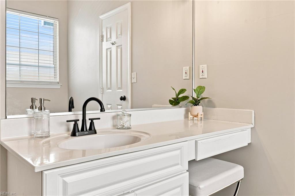 1901 Somersby Ln Property Photo 14