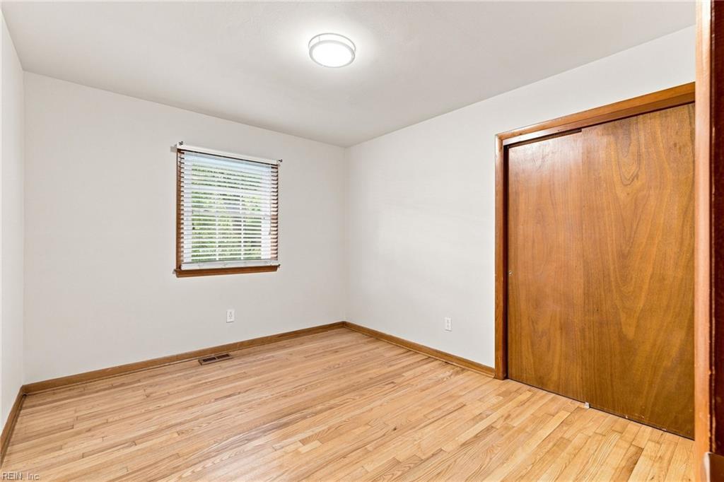 498 Windemere Rd Property Photo 14
