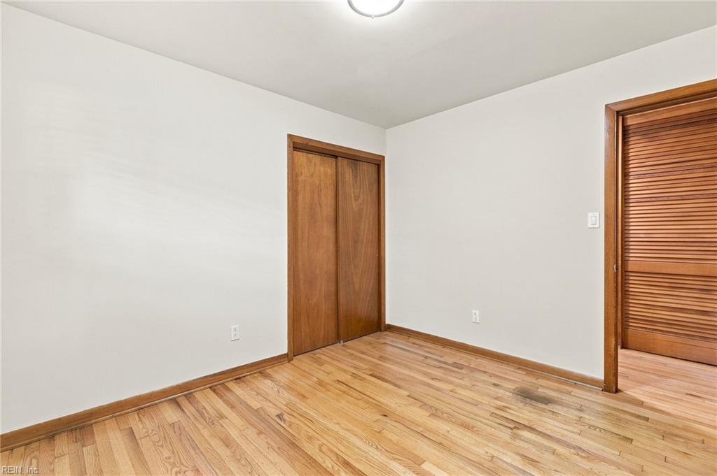 498 Windemere Rd Property Photo 15