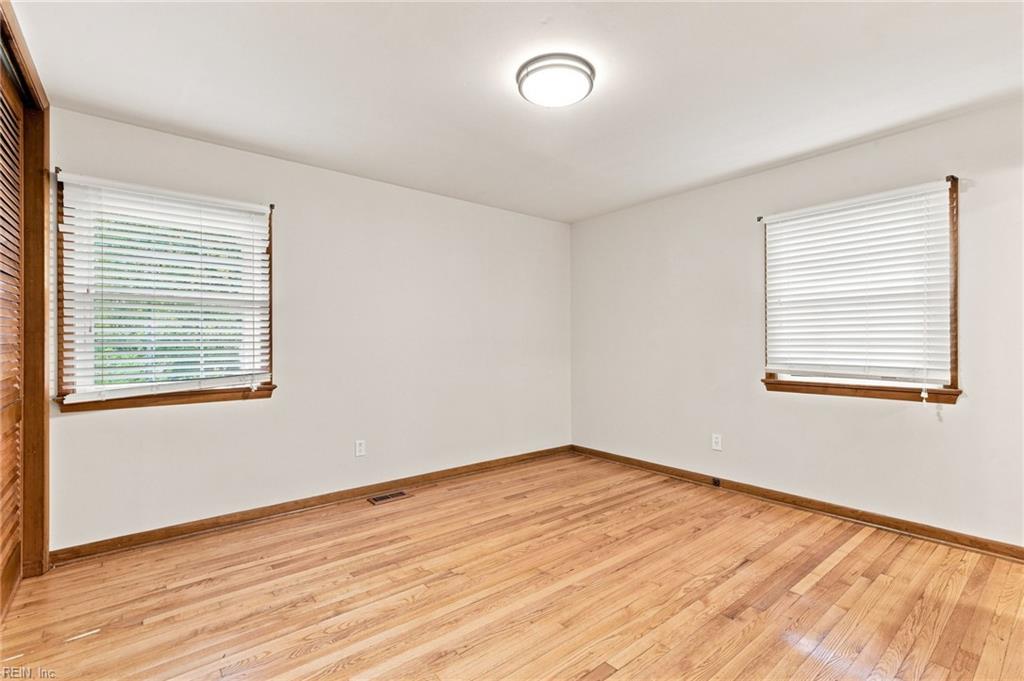 498 Windemere Rd Property Photo 18