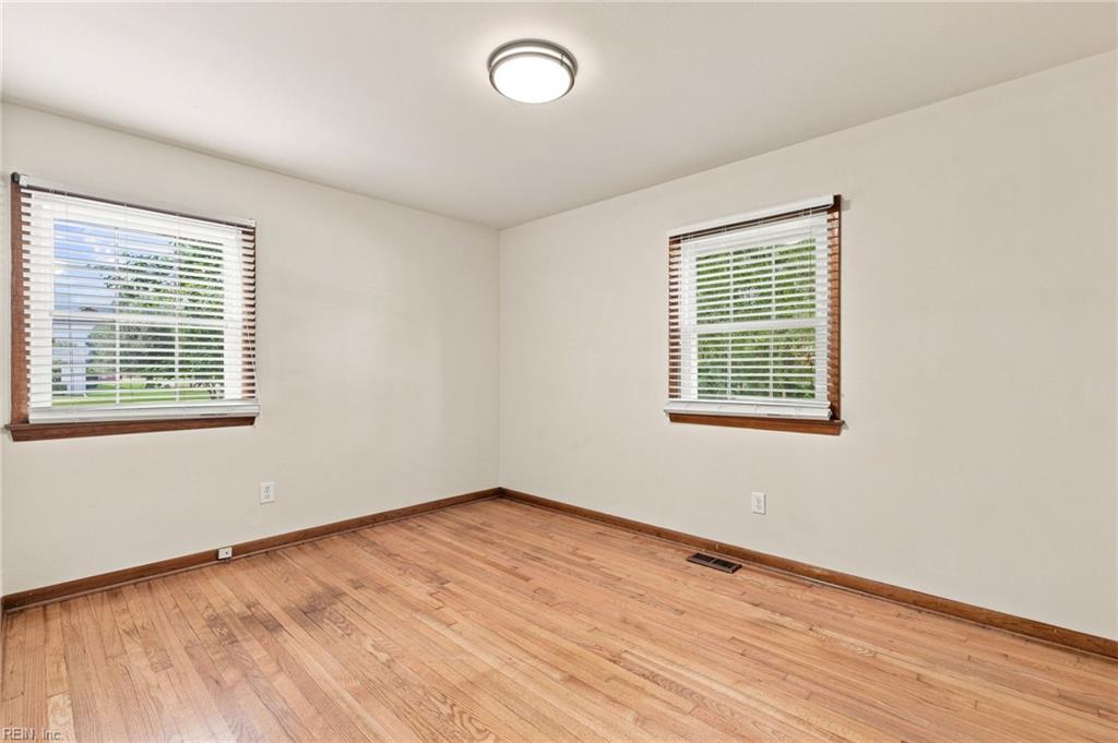 498 Windemere Rd Property Photo 23