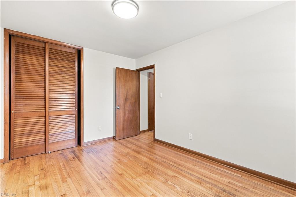 498 Windemere Rd Property Photo 24