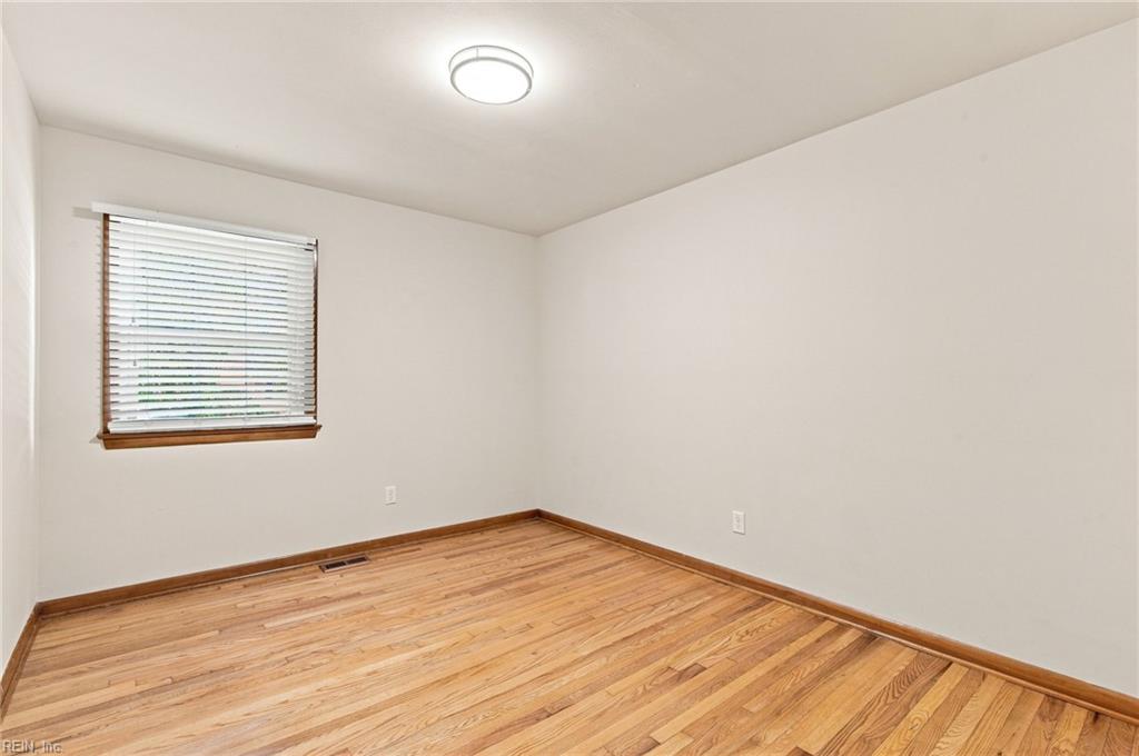 498 Windemere Rd Property Photo 25