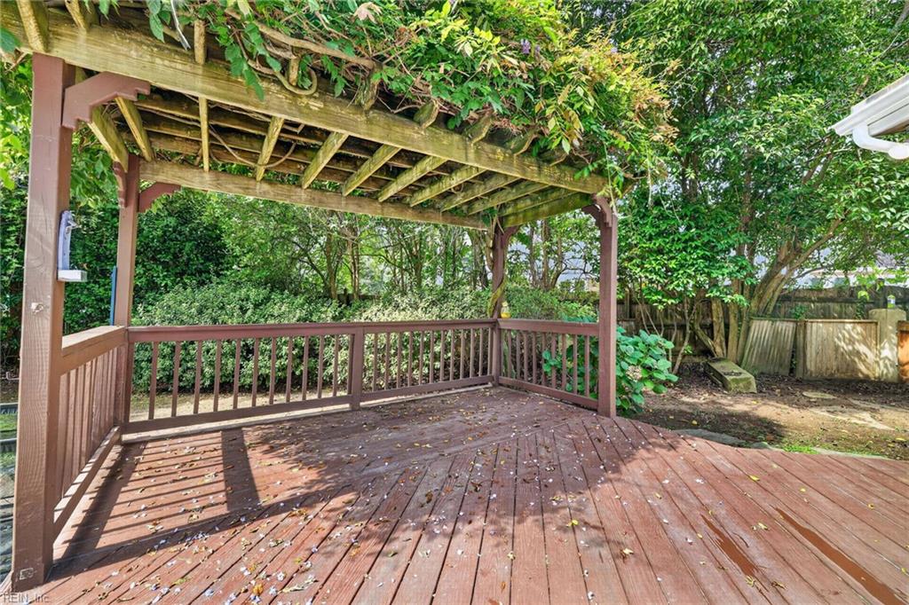 1125 Bay Colony Dr Property Photo 35