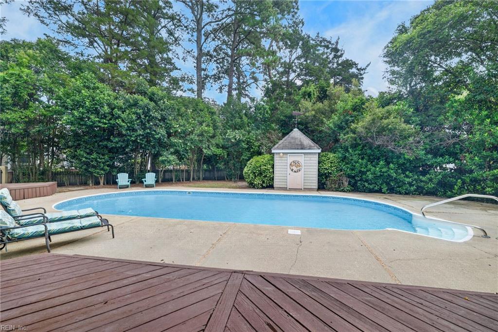 1125 Bay Colony Dr Property Photo 36