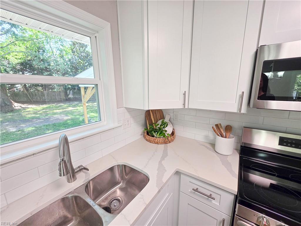 3705 Edinburgh Dr Property Photo 3