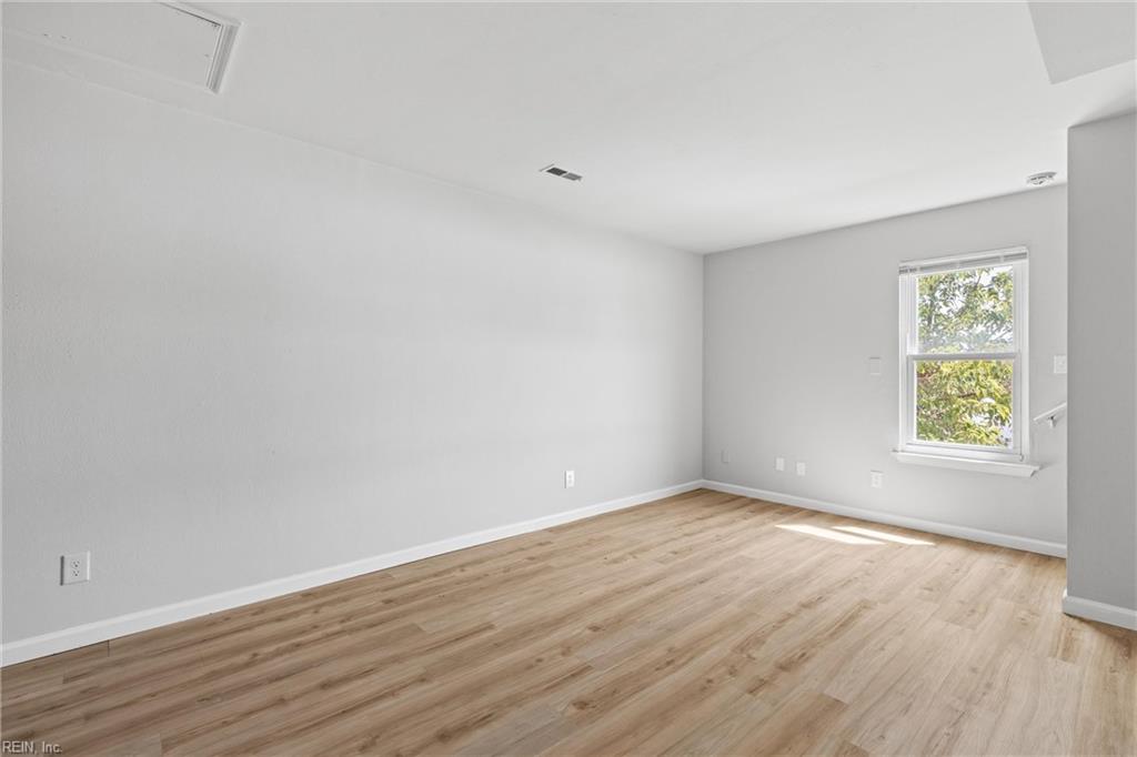 225 A View Ave Property Photo 6