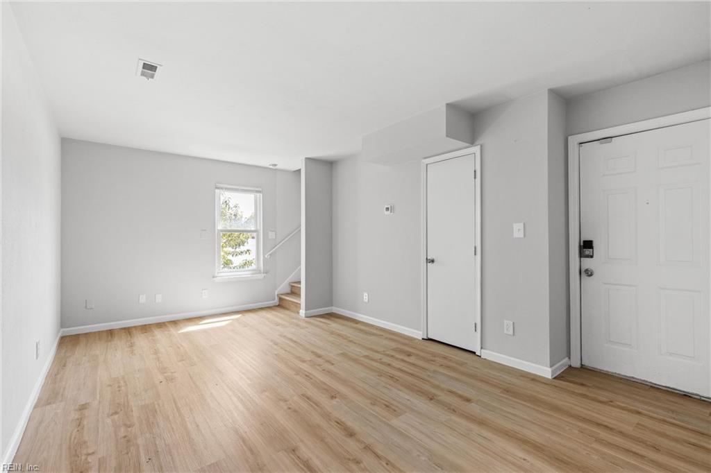 225 A View Ave Property Photo 8