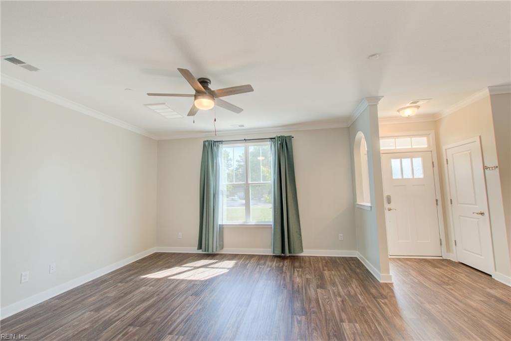 609 Fishers Ct Property Photo 3