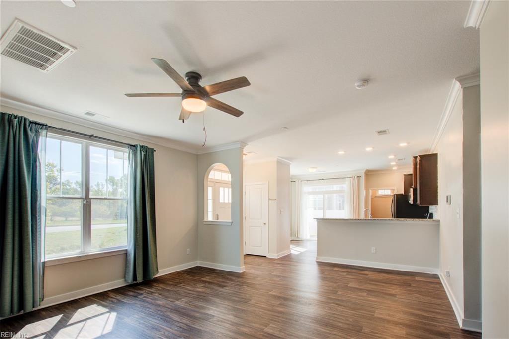 609 Fishers Ct Property Photo 4