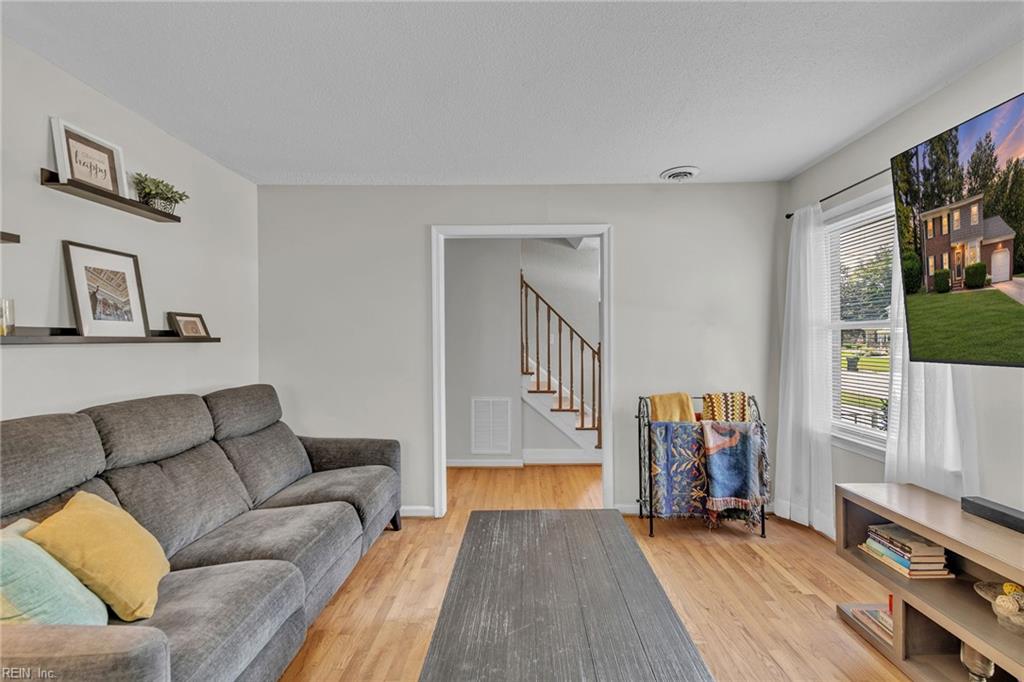 4 Hansom Dr Property Photo 8