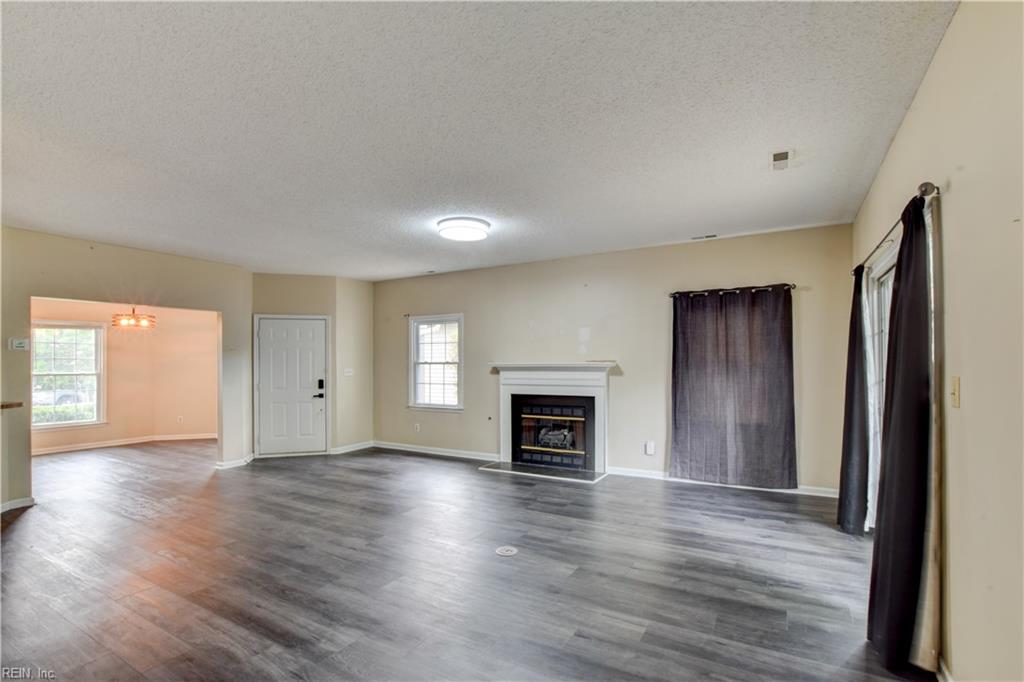 922 Willow Pt Property Photo 4
