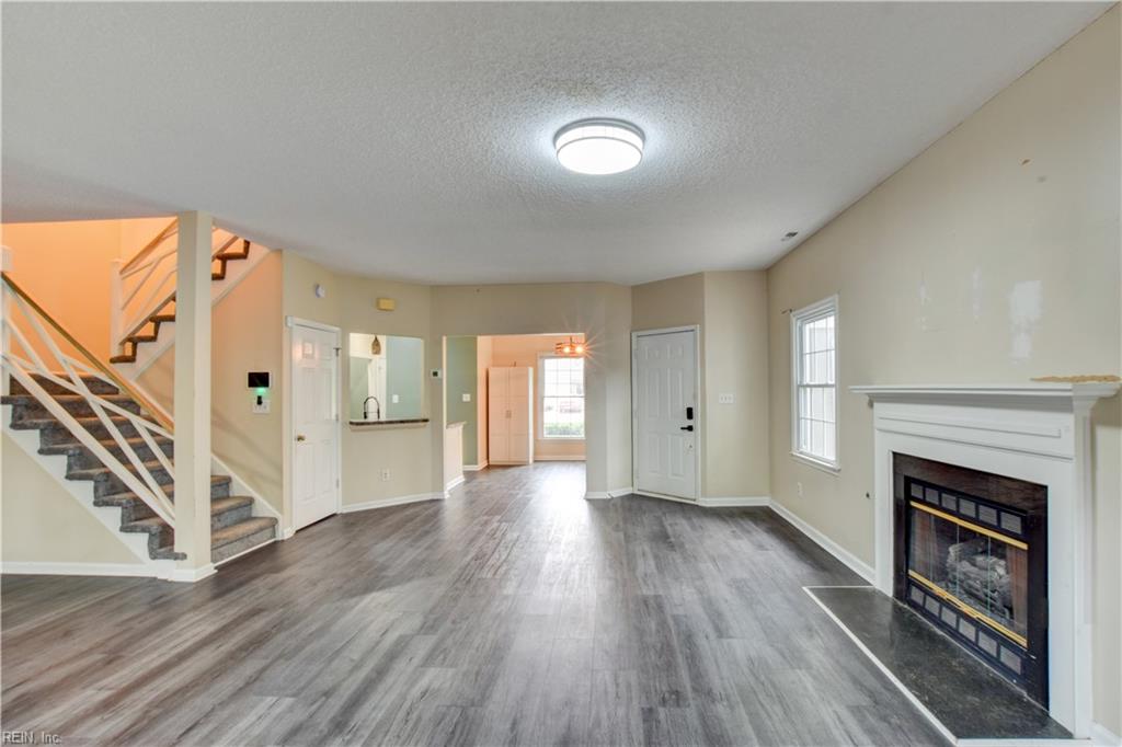 922 Willow Pt Property Photo 6