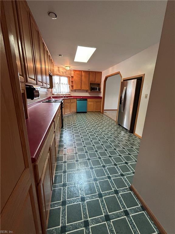 833 Thames Dr Property Photo 3