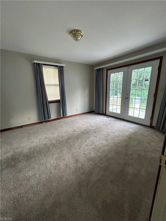 833 Thames Dr Property Photo 6
