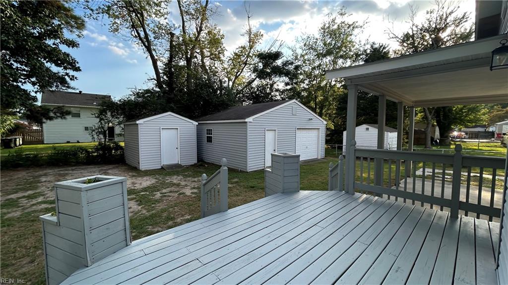 833 Thames Dr Property Photo 7