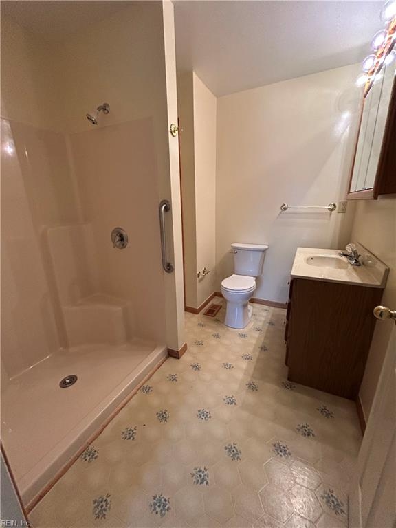 833 Thames Dr Property Photo 8