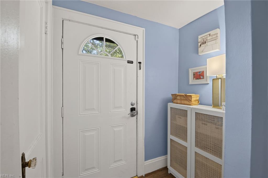 9434 Selby Pl Property Photo 3