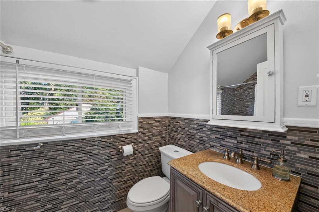 9434 Selby Pl Property Photo 22