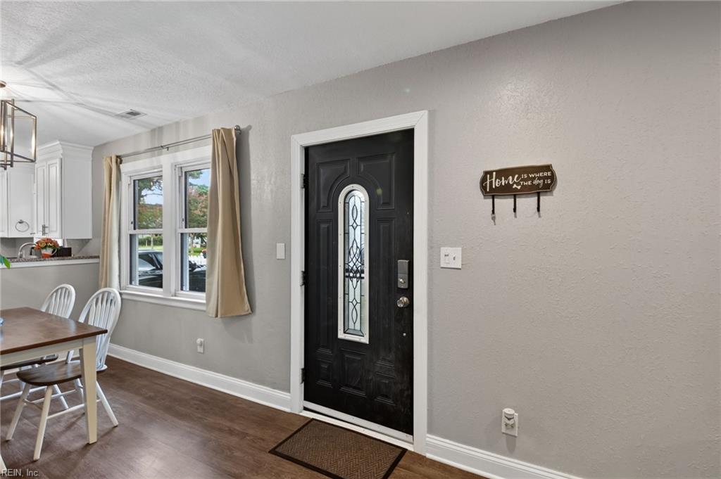 3835 Lenoir Cir Property Photo 4