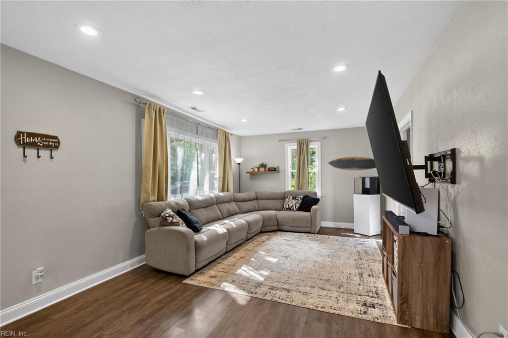 3835 Lenoir Cir Property Photo 6