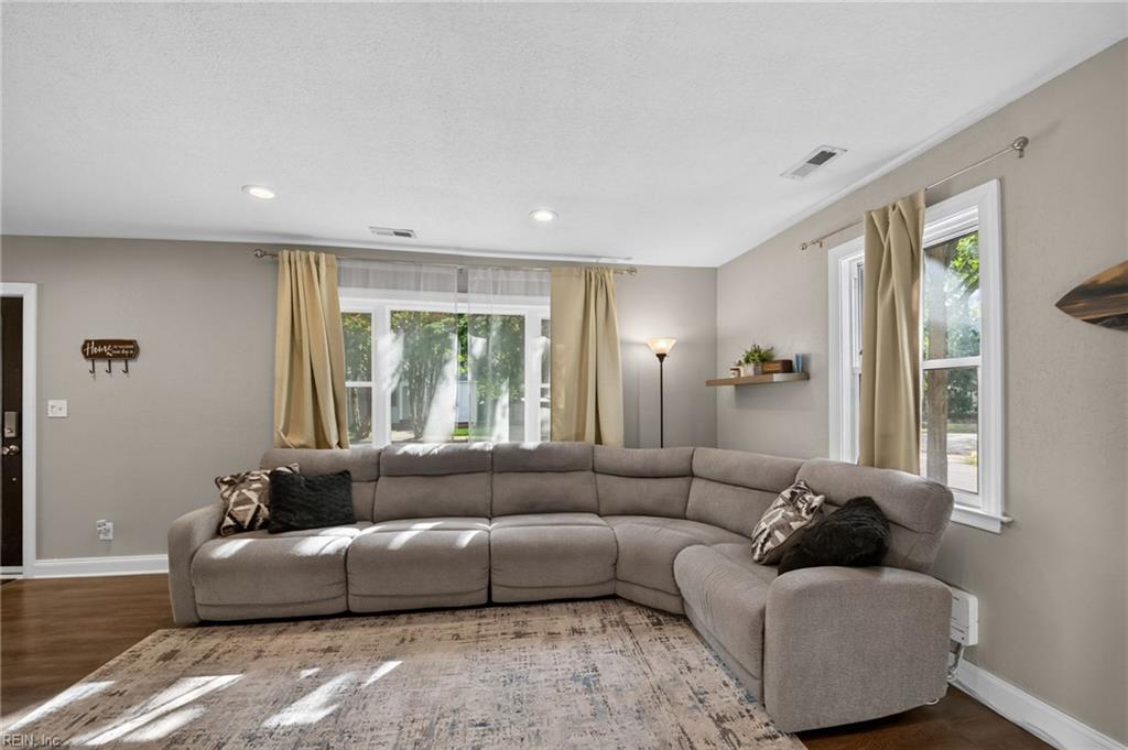 3835 Lenoir Cir Property Photo 8