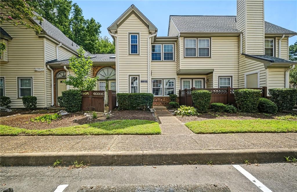 1013 Saint Andrews Way Property Photo 1