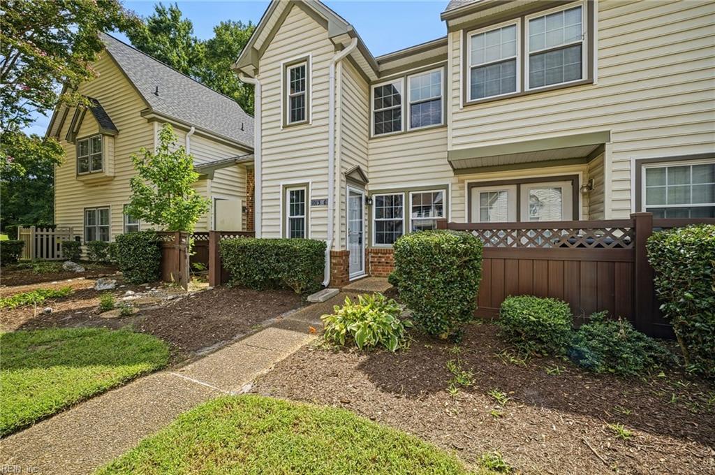 1013 Saint Andrews Way Property Photo 3