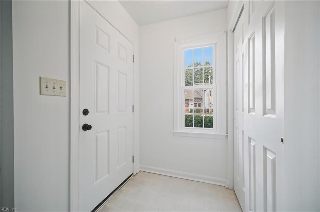 1013 Saint Andrews Way Property Photo 4