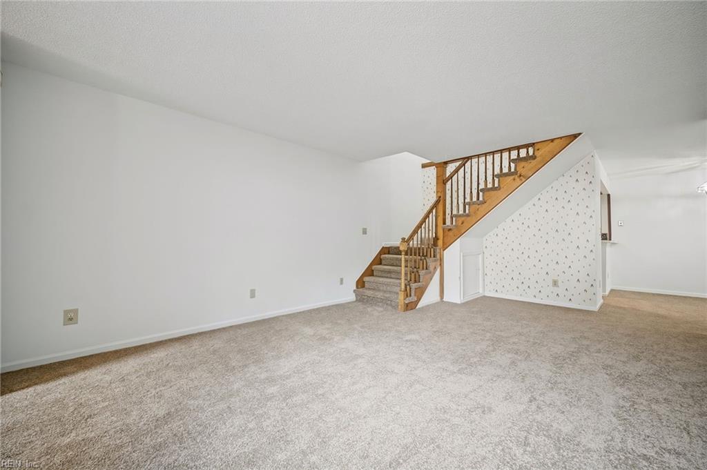 1013 Saint Andrews Way Property Photo 6
