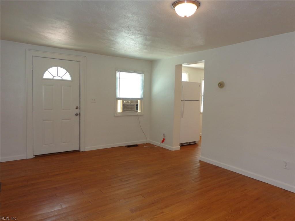 2020 E Ocean View Ave Property Photo 2