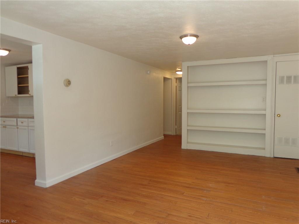 2020 E Ocean View Ave Property Photo 3