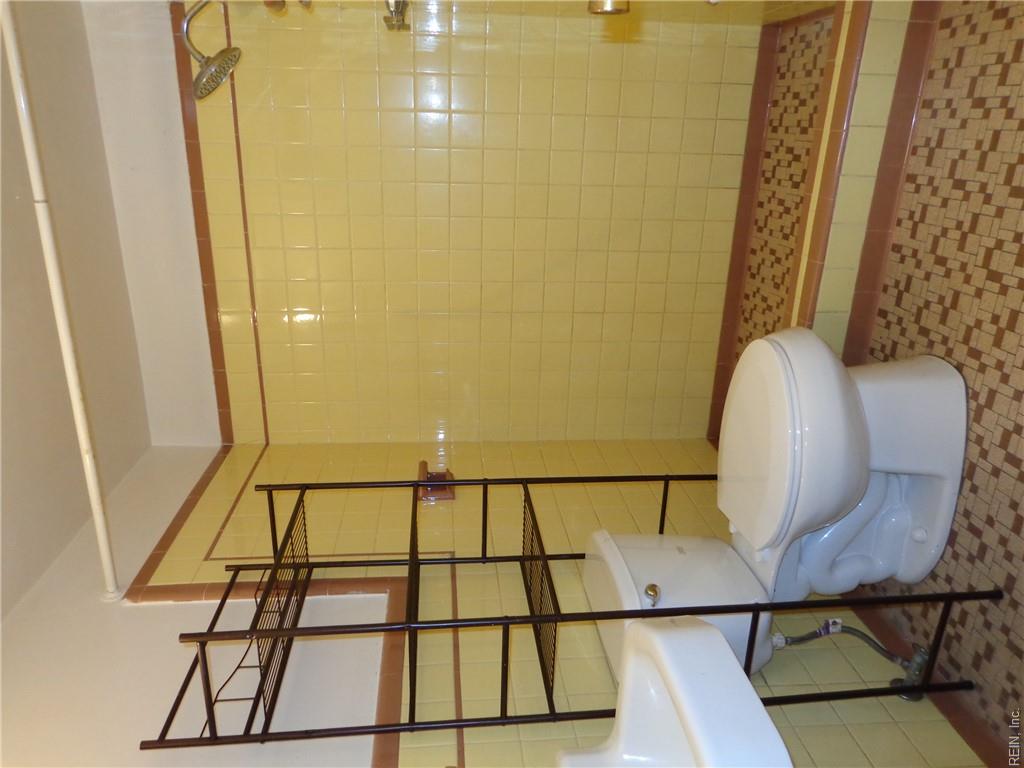 2020 E Ocean View Ave Property Photo 7