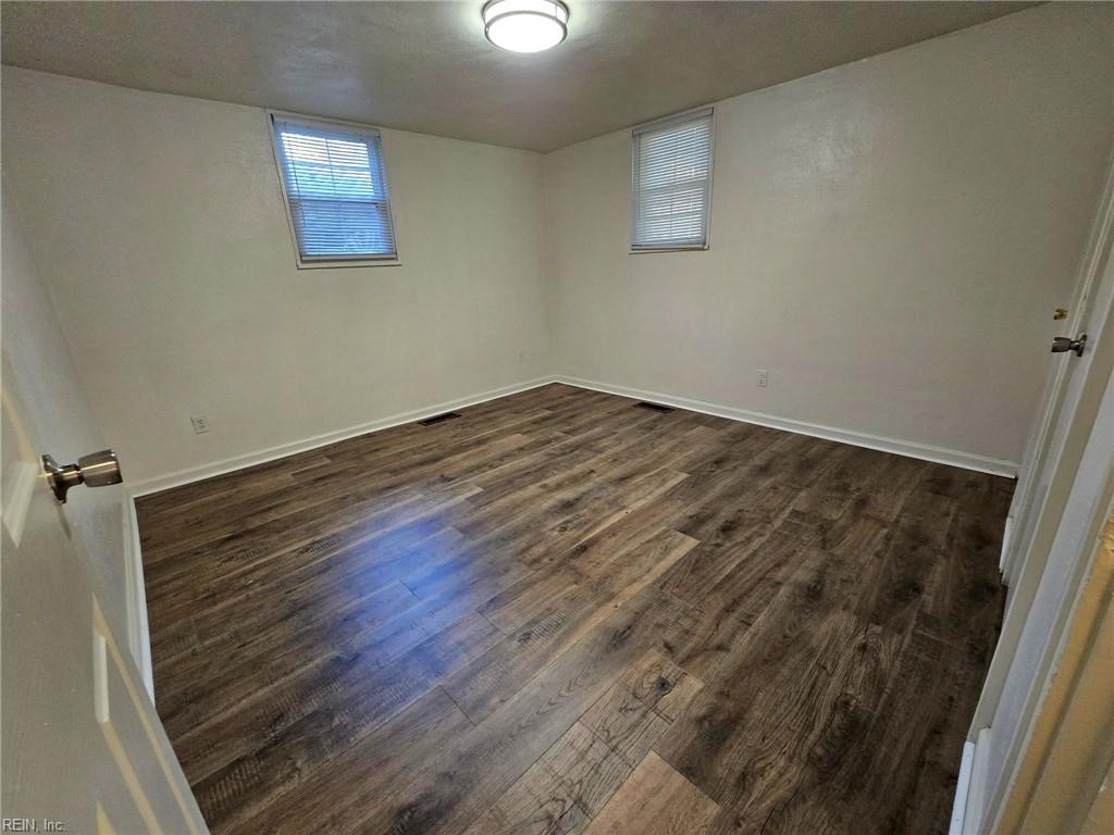 2020 E Ocean View Ave Property Photo 8