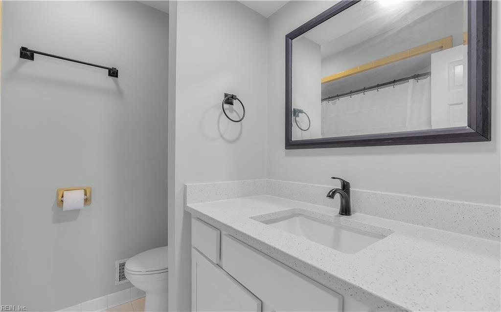 631 Luray Ter Property Photo 12