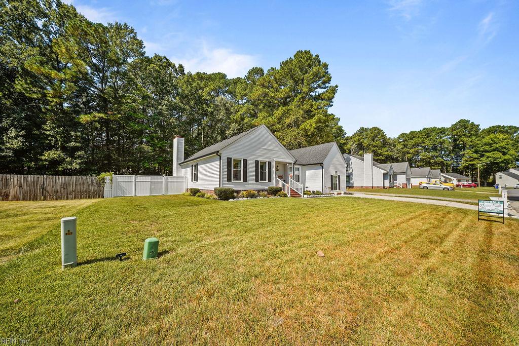 809 Haskins Dr Property Photo 3