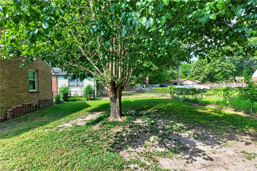 607 Beacon Ct Property Photo 27