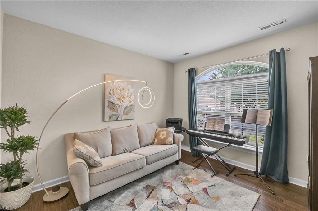 2404 Caitlan Loch Ln Property Photo 6