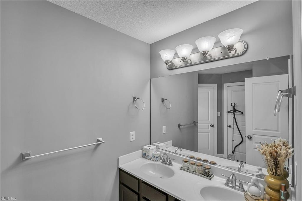 2404 Caitlan Loch Ln Property Photo 31