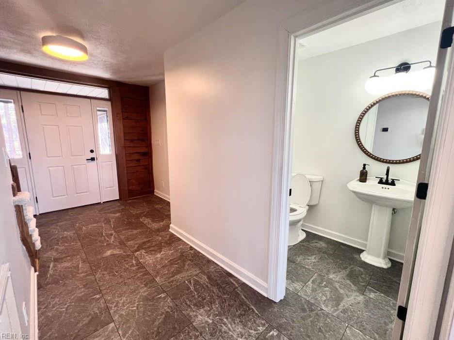 1910 Hallmark Way Property Photo 8