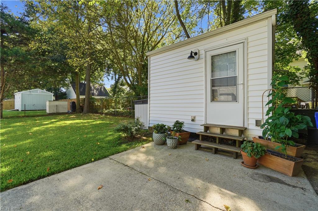 1433 Longwood Dr Property Photo 27