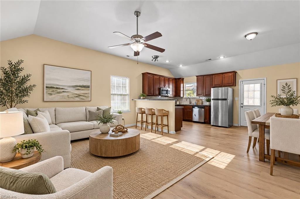 2845 Earlscourt Ave Property Photo 4