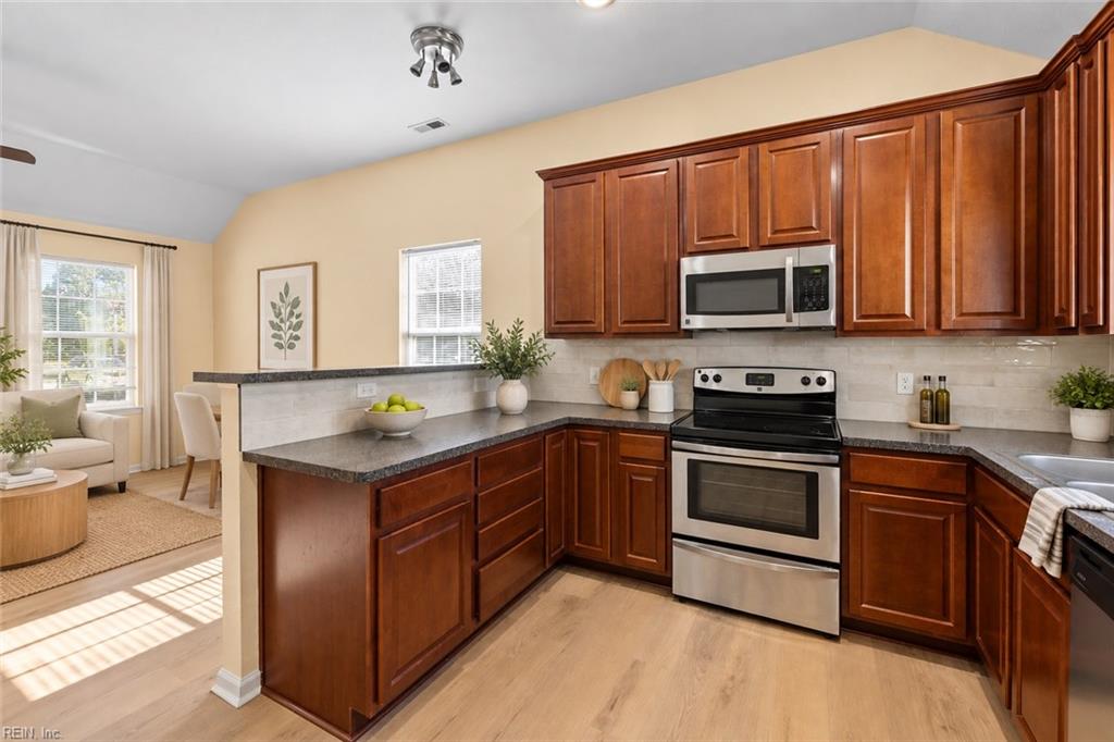 2845 Earlscourt Ave Property Photo 7