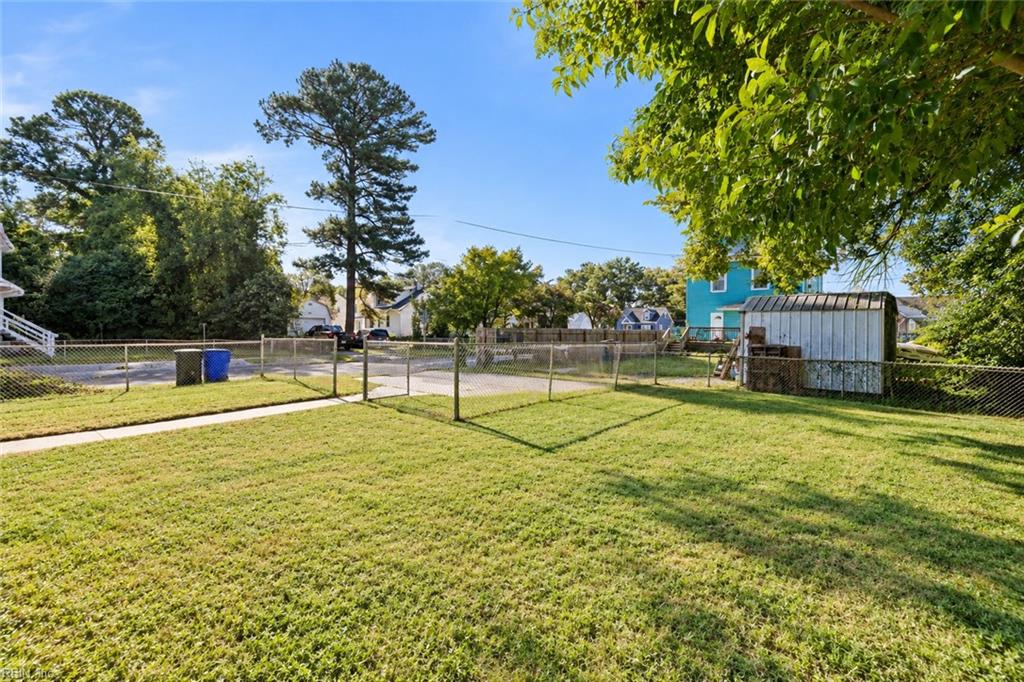 2845 Earlscourt Ave Property Photo 16
