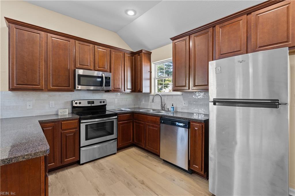 2845 Earlscourt Ave Property Photo 21