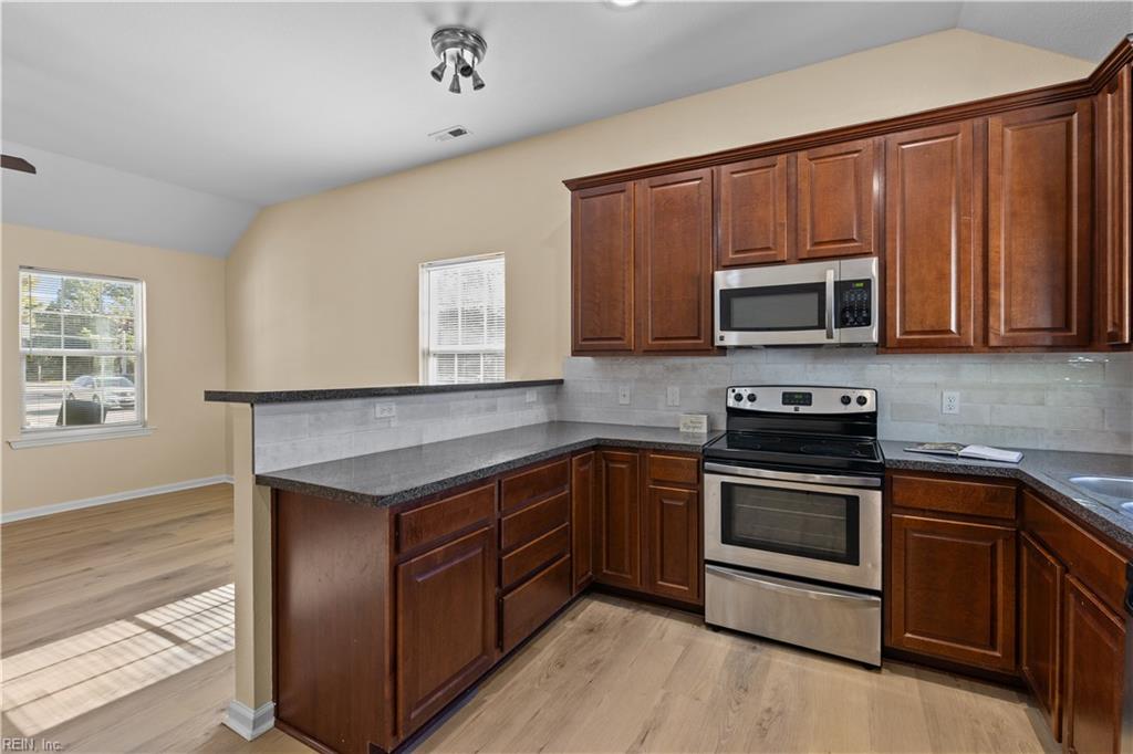 2845 Earlscourt Ave Property Photo 22