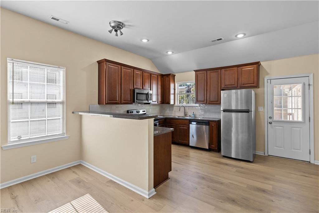 2845 Earlscourt Ave Property Photo 26
