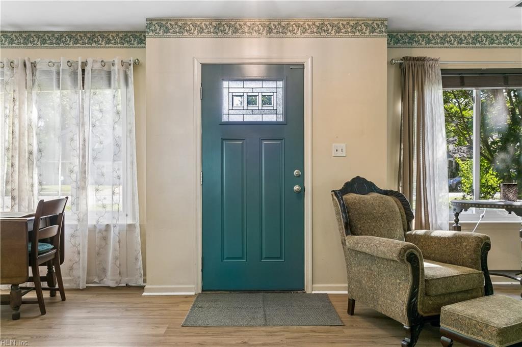 135 Springdale Way Property Photo 6